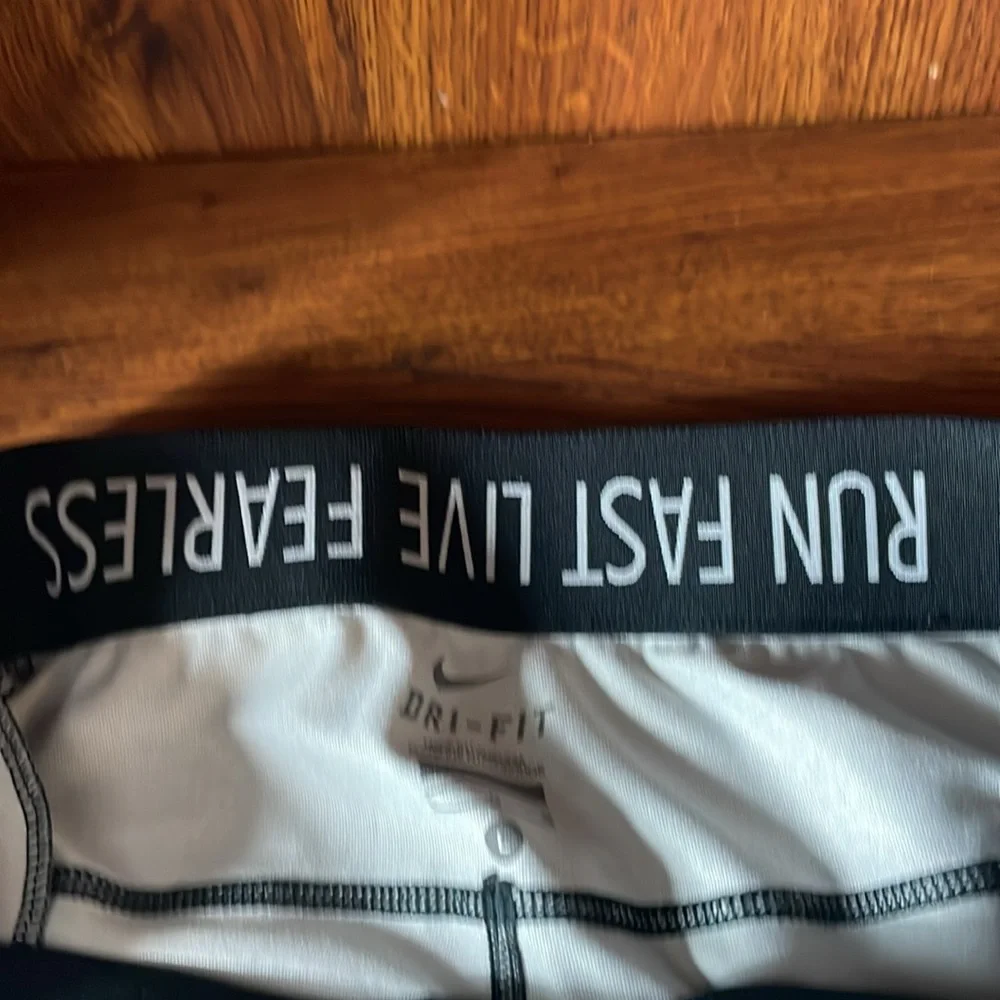 Nike Patterned Soft Stretchy Cropped Running Gym Workout Leggings